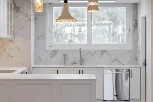 대리석과 골드가 만난 68평 클래식 주방 인테리어